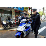 眾多且不守規(guī)矩的電動車在路上，給交通治理帶了極大困擾